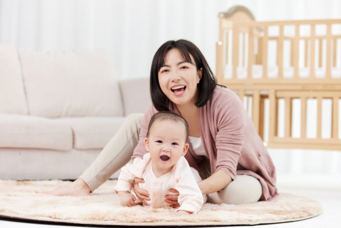 1632812341253474.jpg 攝圖網(wǎng)_501728694_開心的嬰兒寶寶和月嫂形象(企業(yè)商用).jpg