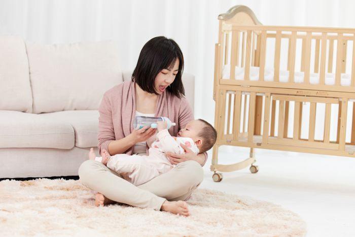 1646021620471746.jpg 攝圖網(wǎng)_501725414_月嫂喂養(yǎng)嬰兒小寶寶(企業(yè)商用).jpg