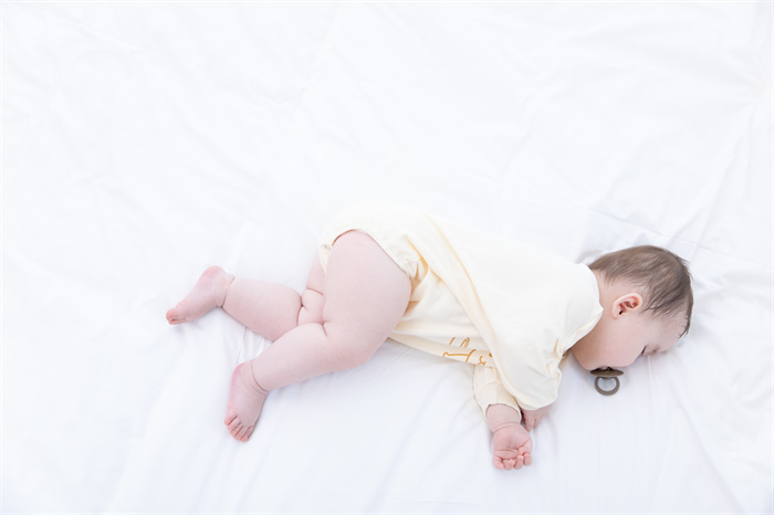 1654509553431697.jpg 攝圖網(wǎng)_501578724_嬰兒含奶嘴睡覺(企業(yè)商用).jpg