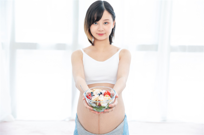 1656408643708359.jpg 攝圖網(wǎng)_501363513_孕婦吃沙拉(企業(yè)商用).jpg